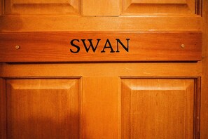 Swan Room (2)