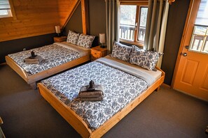 2 Queen Beds & Balcony