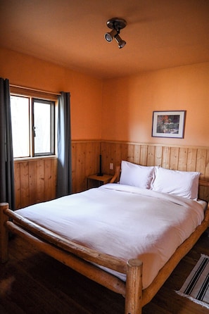 1 Queen Bed (2)