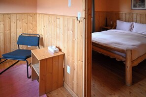 1 Queen Bed (1)
