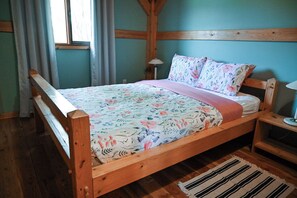 1 Queen Bed (1)