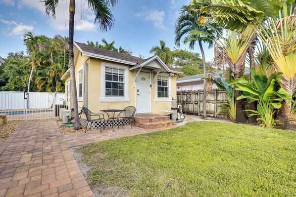 Fort Lauderdale Vacation Rental | 1BR | 1BA | 550 Sq Ft | 2 Steps to Enter