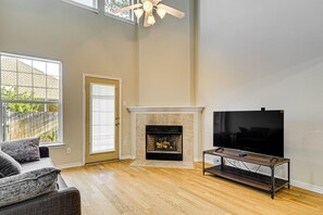 Living Room | 1st Floor | Fireplace | Central Heating & A/C | Free WiFi