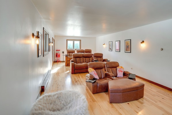East Jewett Vacation Rental | 6BR | 4.5BA | Stairs Required | 5,510 Sq Ft