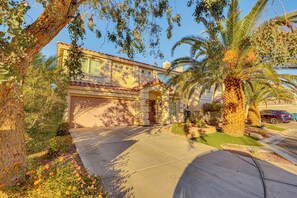 Home Exterior | Parking | Garage (2 Vehicles) | Driveway (2 Vehicles)