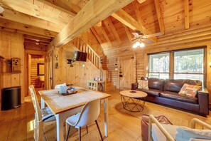 Living Area | 1st Floor | Smart TV | Free WiFi | Central A/C & Heating