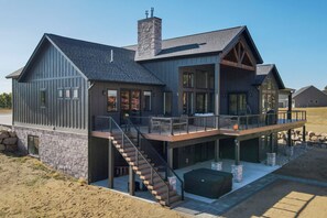 House Exterior | Fire Pits | Gas Grill | Outdoor Dining Area | Hot Tub