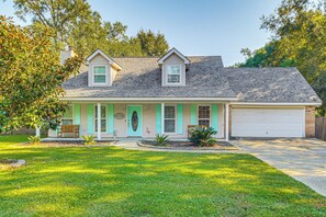 Exterior | Walk to Waveland Beach