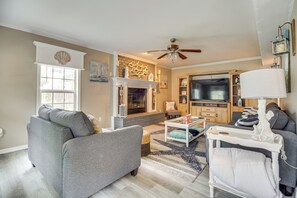 Living Room | Smart TV | Fireplace | Queen Sleeper Sofa | 1st Floor