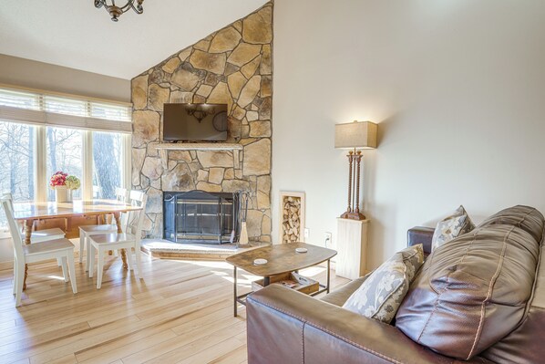 Wintergreen Resort Vacation Rental | 1BR | 2BA | 1,000 Sq Ft | Steps to Enter