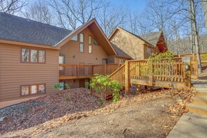 Exterior | On-Site Hiking Trail