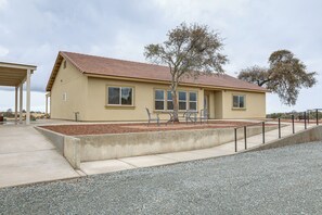 House Exterior | Outdoor Dining Areas | Fire Pit | Pasture & Cattle Views