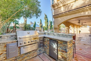 Built-In Grill | Dry Bar | Outdoor Dining Area | Fenced Backyard