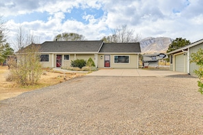 Parking | Driveway (4 Vehicles)