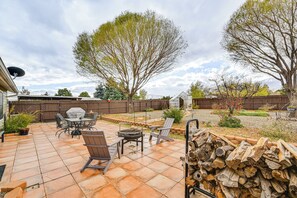 Fenced Yard | Patio | Mountain View | Gas Grill | Fire Pit | Single-Story Home
