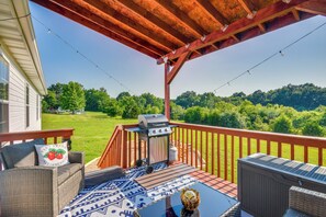 Deck | Self Check-In | 3 Mi to William Woods University