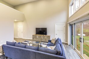 Living Room | 1st Floor | Smart TV | Central A/C & Heating | 18' Ceilings