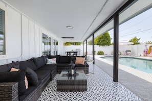 Great outdoor space perfect to entertain.