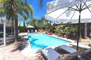 Welcome to Tropical Desert with a magnificent pool for everyone to enjoy! In this amazing private tropical backyard, you will definitely enjoy your vacation!