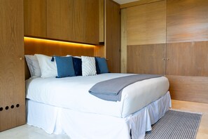 1 KIng bed