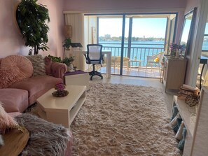 Flexible layout; desk can be added for longer stays if desired.