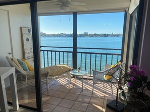 This patio is a dream! Get your daily dolphin quota ;)