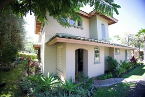 1300 sqft Town House