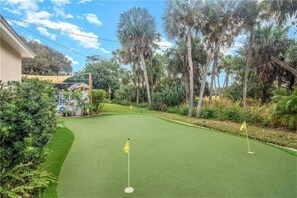 private putting green
