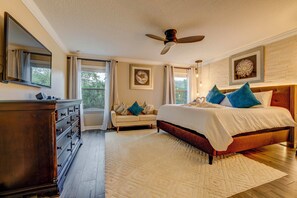 Bedroom 1 | King Bed