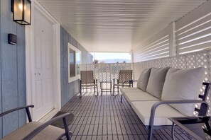 Covered Porch | Mountain Views