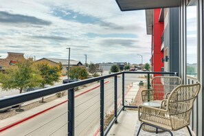 Private Balcony | Seating