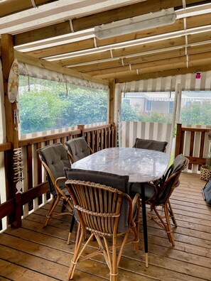 Outdoor dining