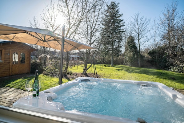 Bain à remous extérieur