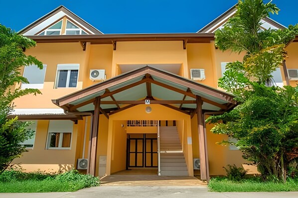 Facade / entrance