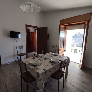 Autumn, Dining Room, Spring, Summer, Winter