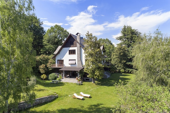 Villa Tudor, Montrigiasco, Lake Maggiore - by NORTHITALY VILLAS Vacation rentals