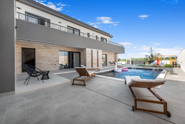 Swimming pool