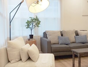 Stylish, serene furnished rental near Los Angeles, ideal for downtime.