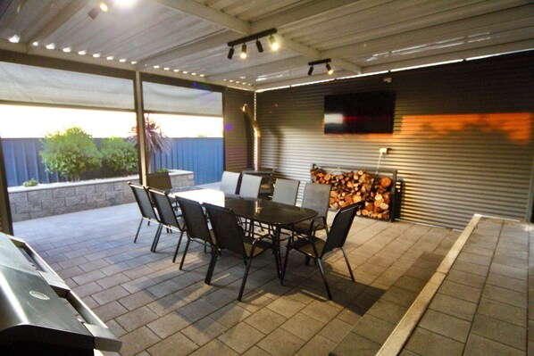 Expansive Outdoor Entertainment Area with Fireplace
Purpose-built alfresco space perfect for entertaining.