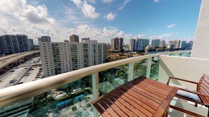 Large Balcony with Bay view! 