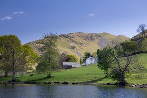Private Lakeshore for guests to enjoy