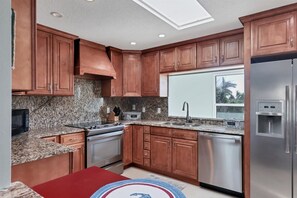 Blue Crane by FVC - Kitchen