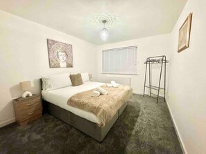 Double Room with king bed

Bellaire Stays
E: bookings@bellairestays.co.uk
D: +44 (0) 1233427815
M: +44 (0) 7484312887