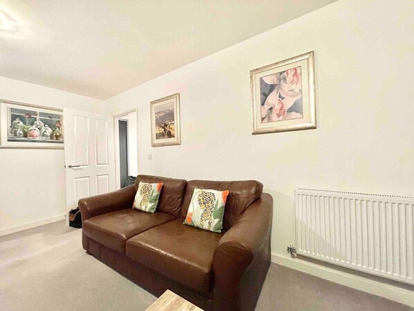 Spacious lounge and seating area. 

Bellaire Stays
E: chantelle@bellairestays.co.uk
M: +44 (0) 1233427815