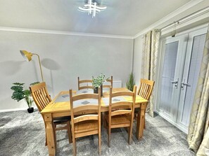 Dining / Restaurant