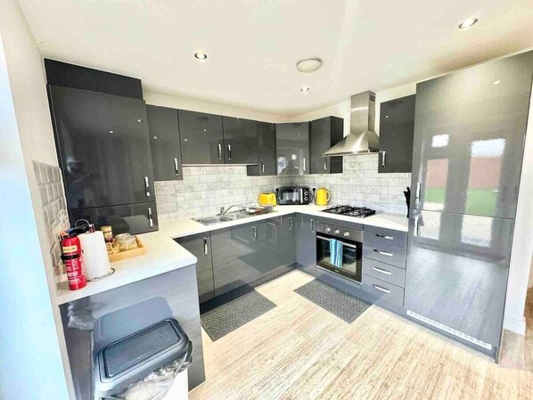 Fully equipped kitchen to enjoy 

Bellaire Stays
+44 (0) 1233427815
