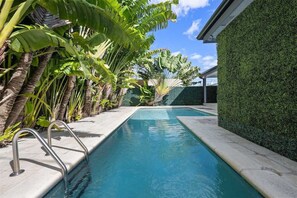 Awesome pool in Miami's tropical environment!