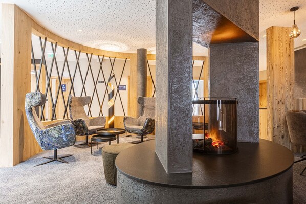 Entrance / Reception