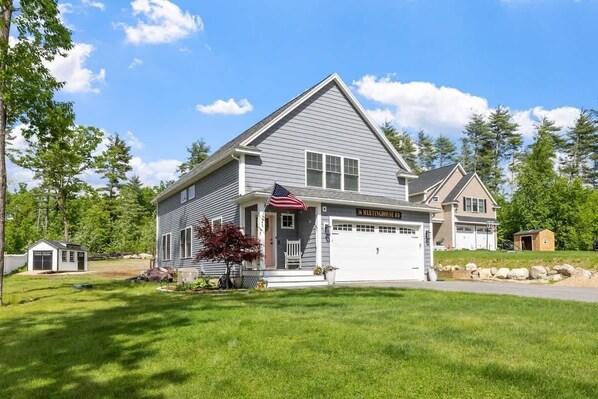 Welcome to your home away from home in Barrington, NH! Enjoy the peace and privacy of our newly constructed residence, perfect for families, business travelers, and outdoor enthusiasts. Your luxurious retreat awaits!