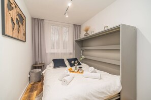 Bedroom with Queen Bed | Book Now with RENTUJEMY.COM